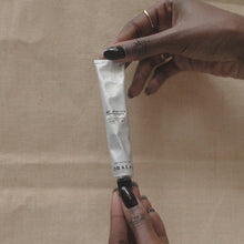 Load image into Gallery viewer, Strengthening Gingival Gel with Vitamin C and Hyaluronic Acid