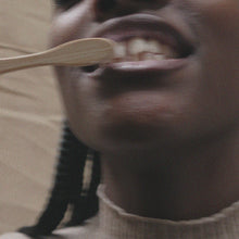 Carica l&#39;immagine nel visualizzatore di Gallery, Siero Smalto Anti Macchia al Carbone di Bambù

